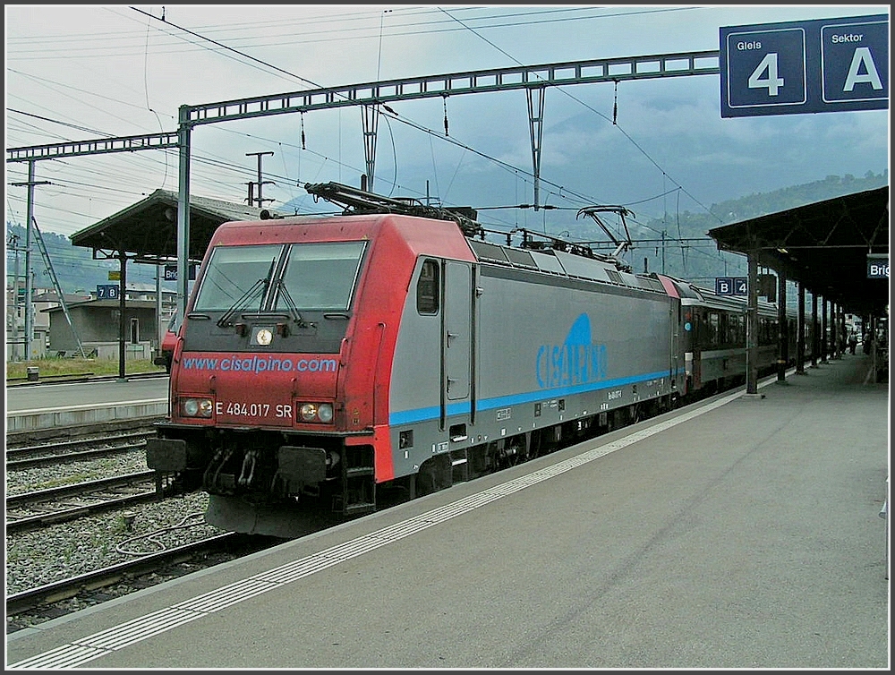 SBB Re 484 017 with CIS EC is leaving the station of Brig on August 7th, 2007.