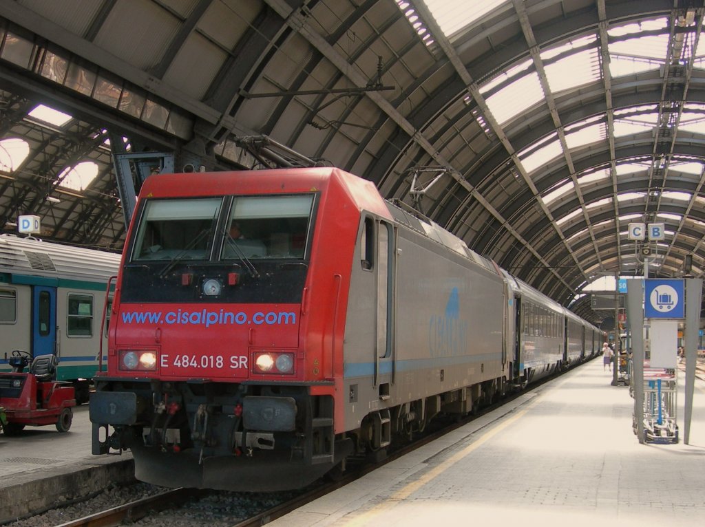 SBB Re 484 018 in Milano Centrale. 
30.08.2006