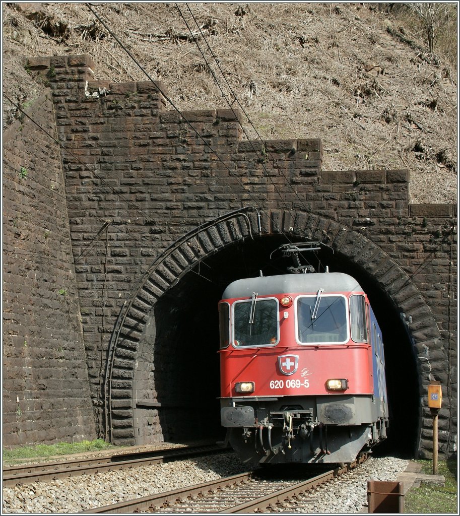 SBB Re 620 069-5 in the  Biaschina  
03.04.2013