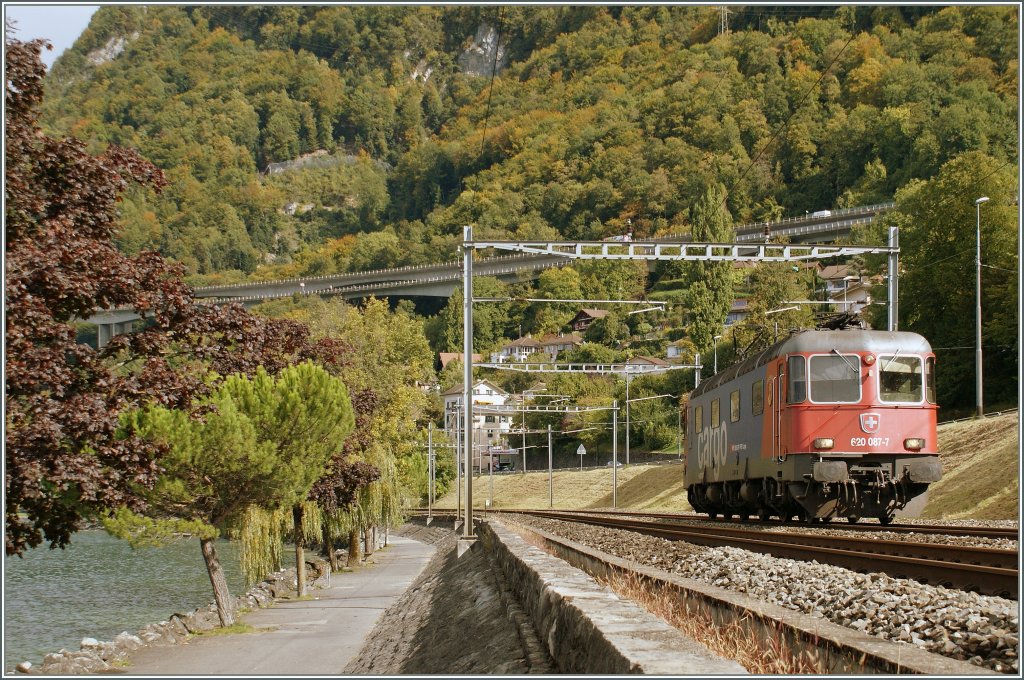 SBB Re 620 087-7 by Villeneuve. 
04.10.2010