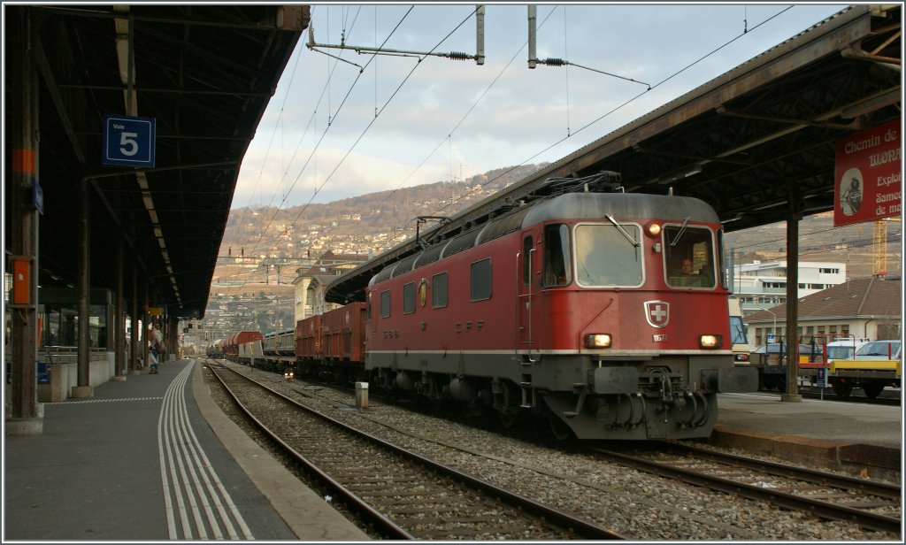 SBB Re 6/6 11677 in Lausanne. 
10.03.2011