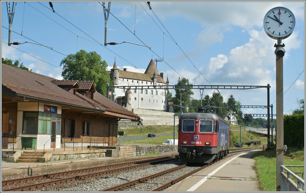 SBB Re 6/6 620 058-8 in Oron.
06.08.2010