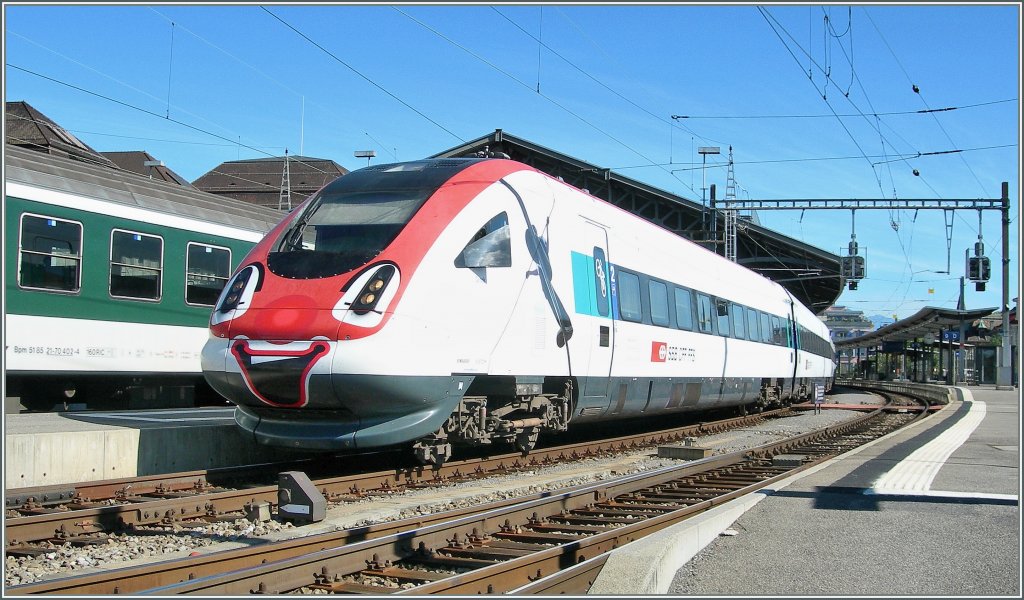 SBB White-Train I: The ICN-Clown Train on the 06.10.2010 in Lausanne. 
