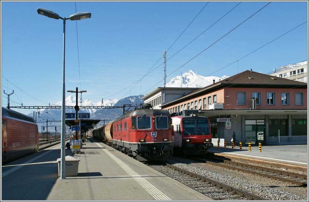 Sion Station with a Re 6/6 with a Cargo train.
05.03.2011