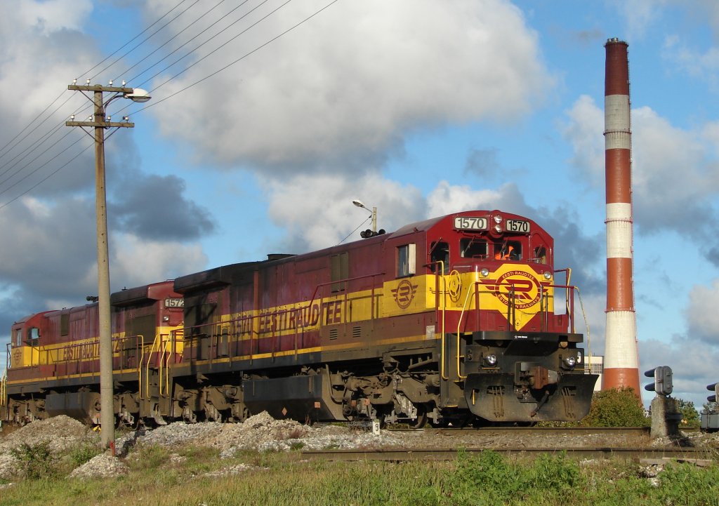 sisters C30-7 1570 and 1572 arrive at Maardu Yard for their next assignment