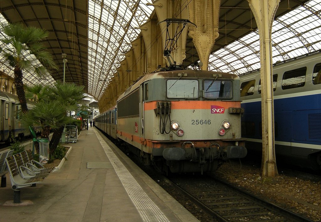 SNCF 25646 with a local train in Nice.
21.04.2009 