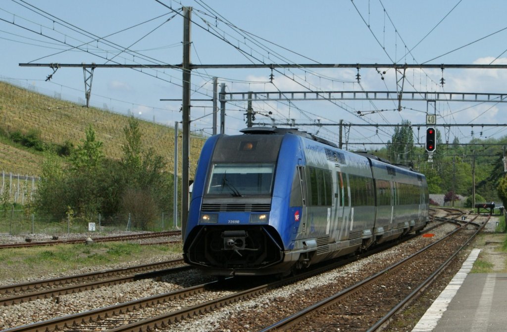 SNCF 72690 to Grenoble on the SBB station La Plaine.
01.05.2009