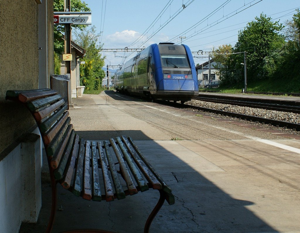 SNCF 72694 to Geneva by Verney Merin Cargo Station.
01.05.2009