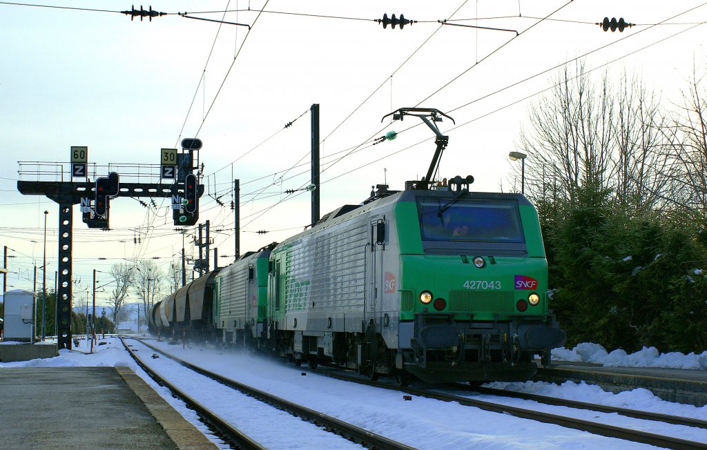 SNCF BB 27043 and an other one with a Cargo train in Frasne. 
02.04.2010