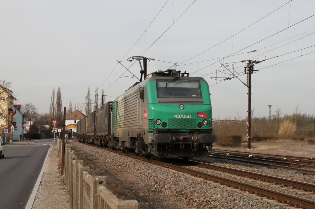 SNCF BB 37056 with fright train towards Strassbourg, 18.03.2010.