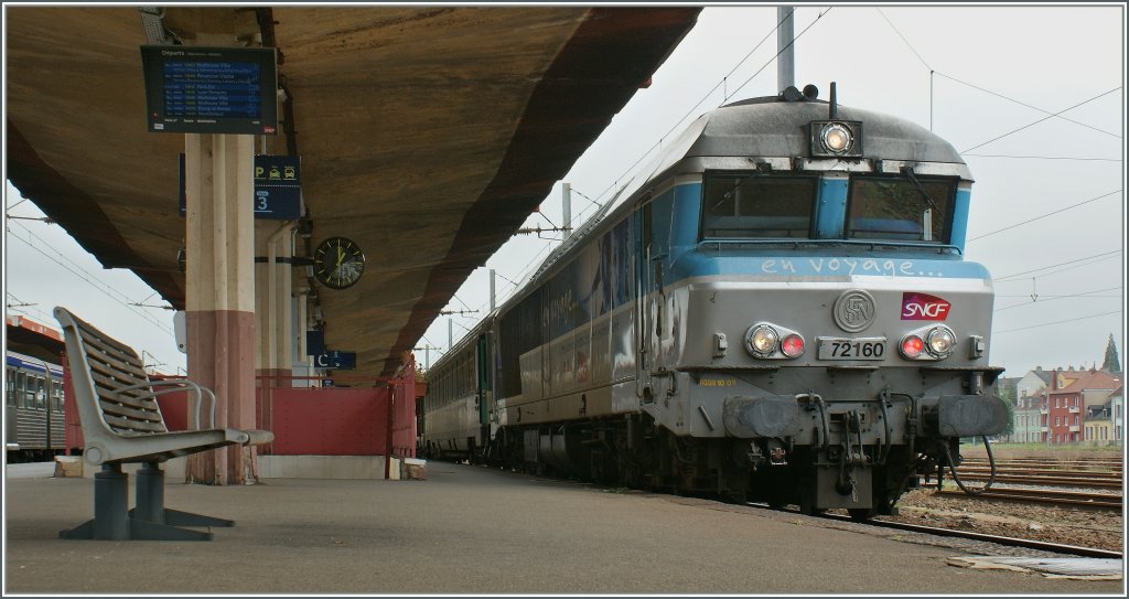 SNCF BB 72160 with a fast train to Paris Est in the Belfort Station.
22.05.2012