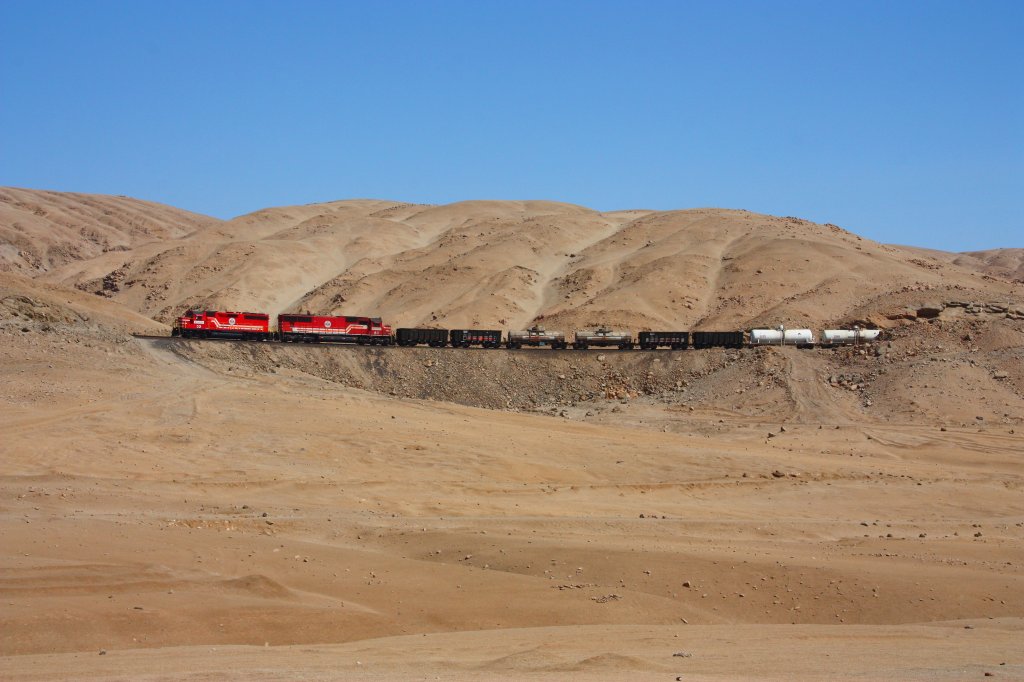 SPCC 32 & 61 climb through the desert hills at km 38