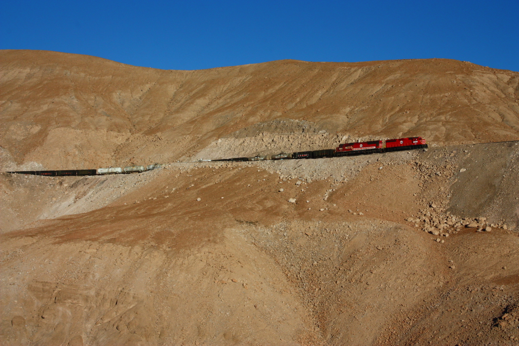 SPCC 32 & 61 in the upper section of the line to Toquepala at around 2800m a.s.l.

This is a deadly desert with no human settlement in a 50km circle. Only the industries are busy day and night, polluting the environment ...