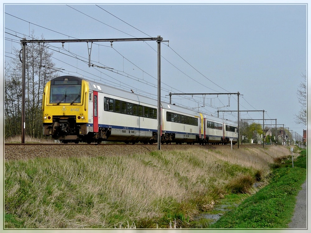 Srie 41 double unit is running through Hansbeke on April 10th, 2009.