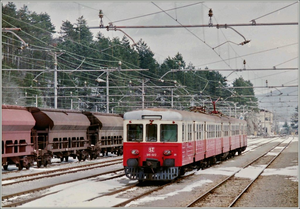 SZ 315 022 in Pivka.
Spring 1995/scanned negativ