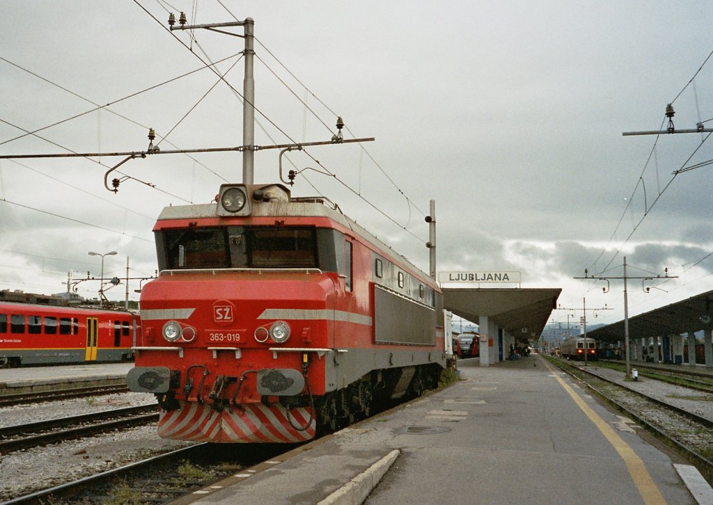 SZ 363 019 in Ljubljana 
(Summer 2004)