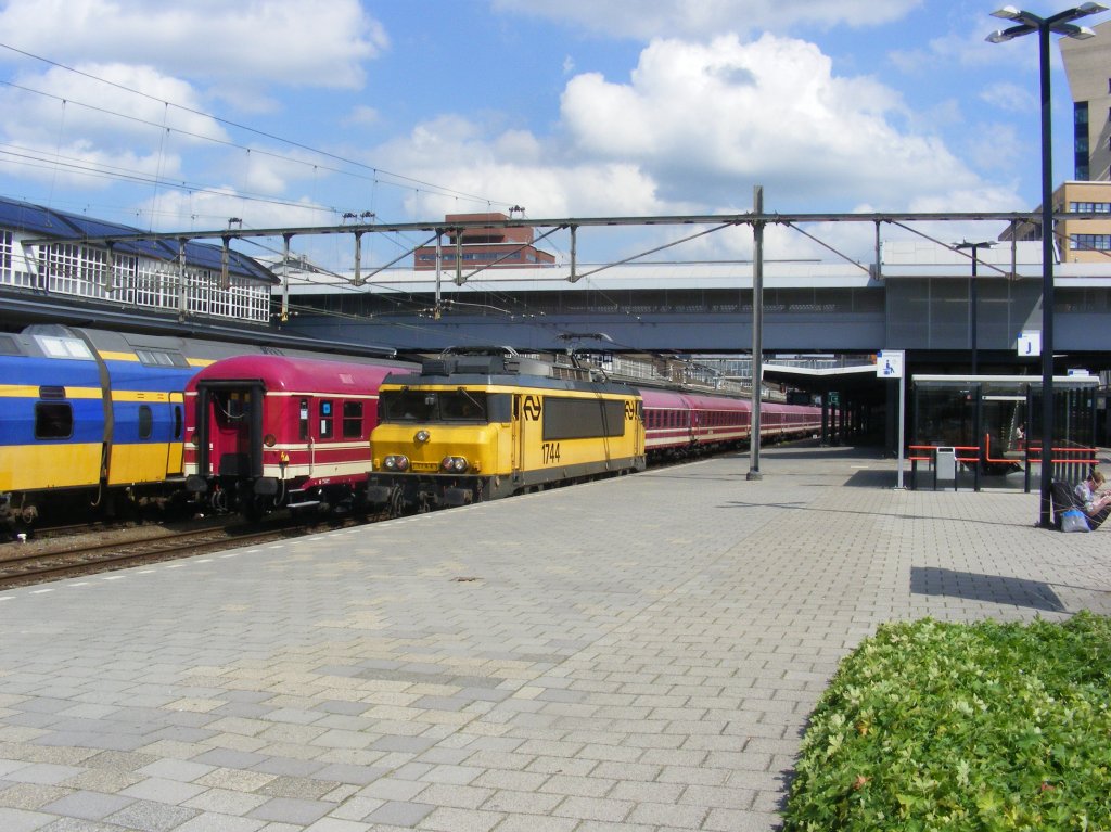 Sziget A train with nsr 1744 shunts around her train to depart afterwards to get party guests in Utrecht to go to Budapest after arriving from Emmerich at Amersfoort 3.8.12