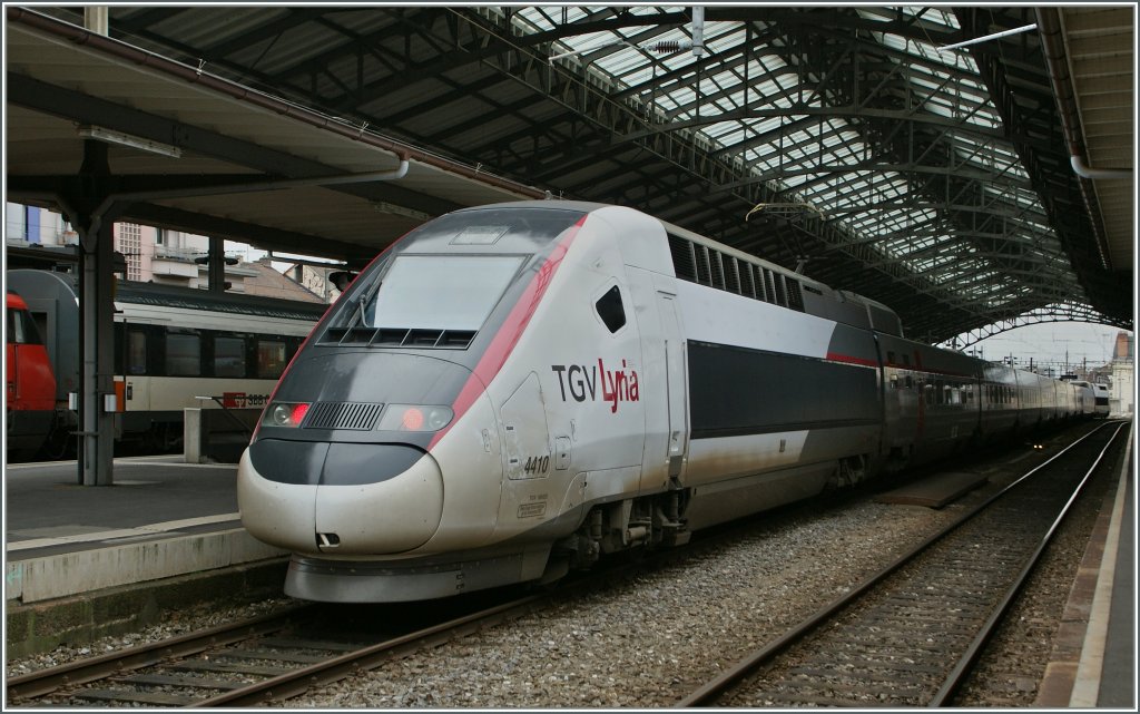 TGV Lyria 4410 in the new colour in Lausanne. 07.01.2013