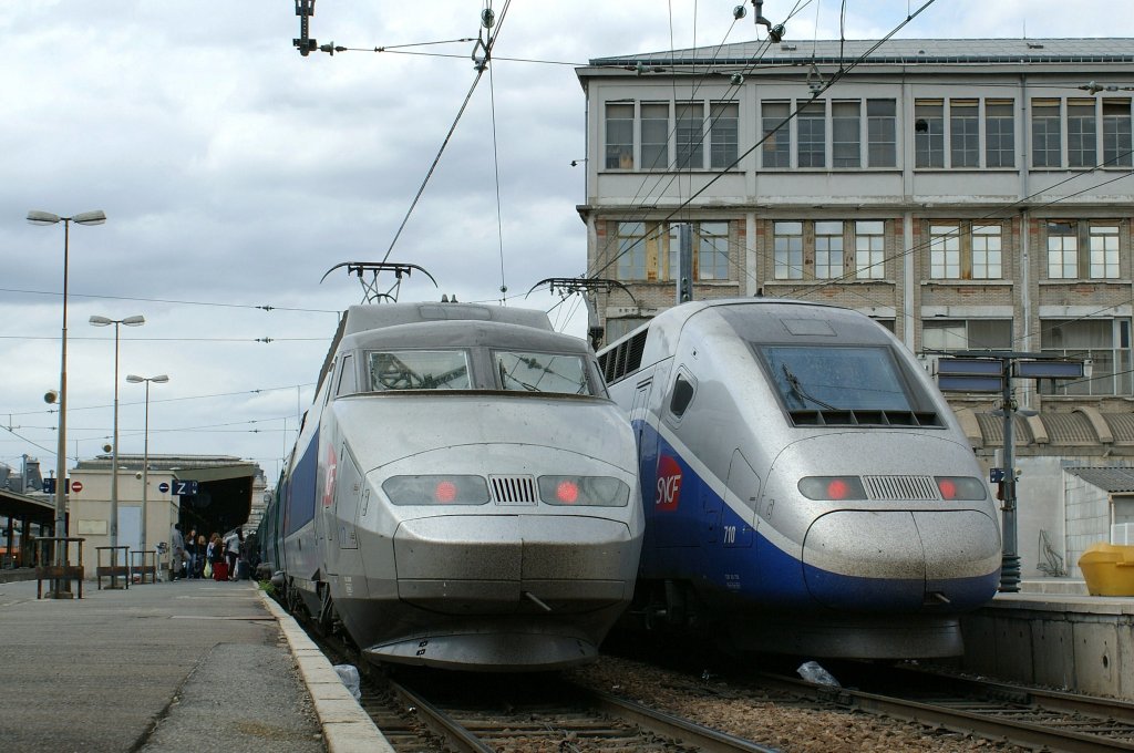 TGV Lyria (on the left) to Lausanne and Bern in Paris Gare de Lyon. On the right site waits a TGV to Nice the departure time. 
30.04.2010