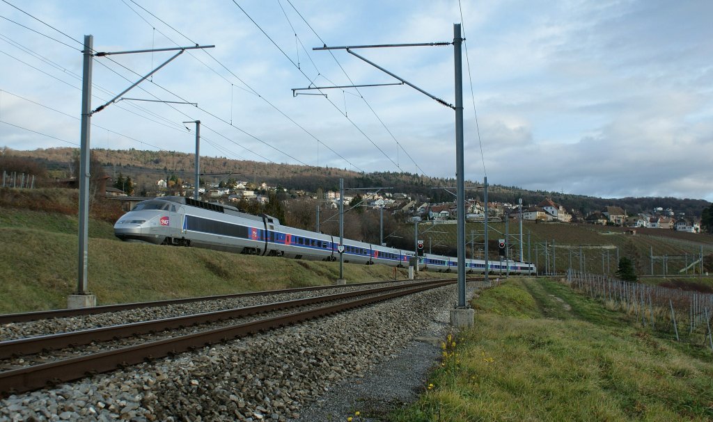 TGV  Lyria  service N 9284 from Bern to Paris by Auvernier.
