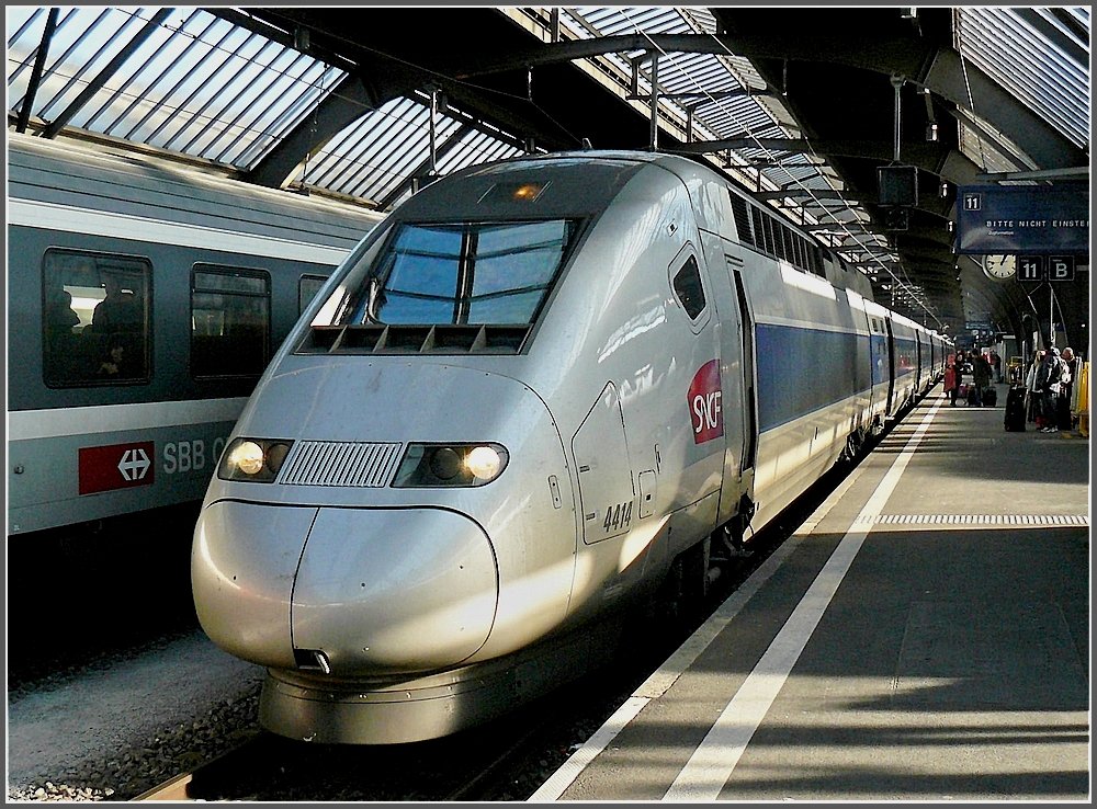 TGV POS unit 4414 is waiting for passengers at Zrich main station on December 27th, 2009.