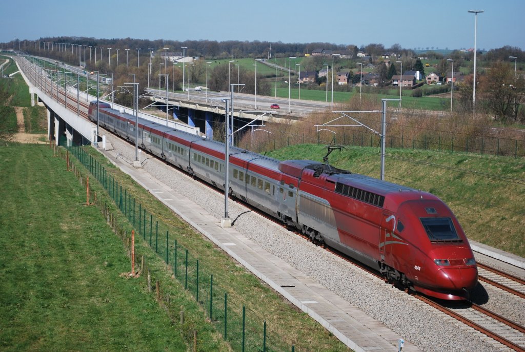 Thalys Cologne-Paris on the bridge over the Ruyff in April 2010.
