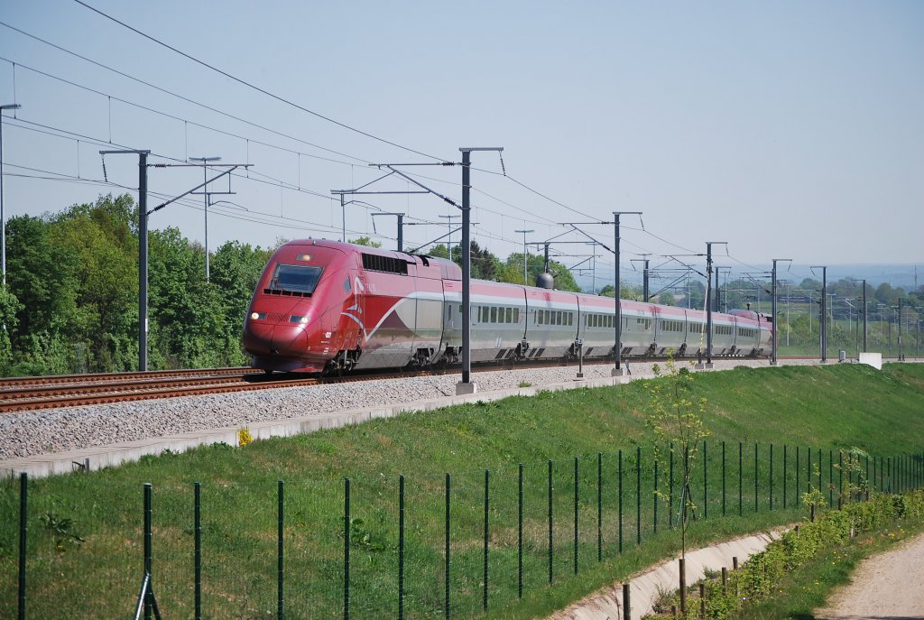 Thalys Cologne-Paris through the Grünhaut forest (B) in May 2010.