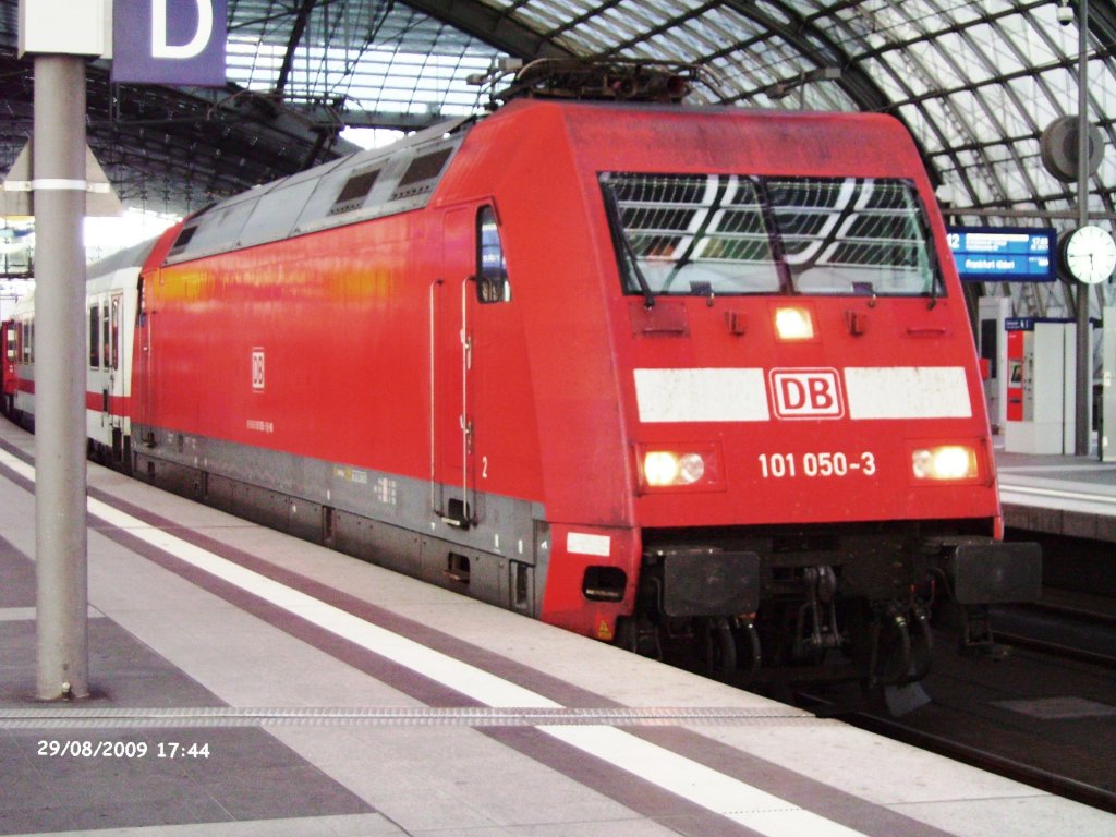 The 101 050-3 with Euro-Ctiy 340 from Krakow here in Berlin Central station on August 29th 2009.