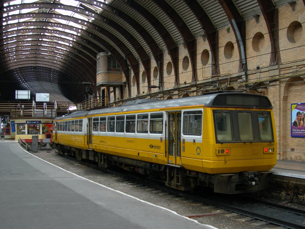 The 142 056 in the York Station.
30. März 2006