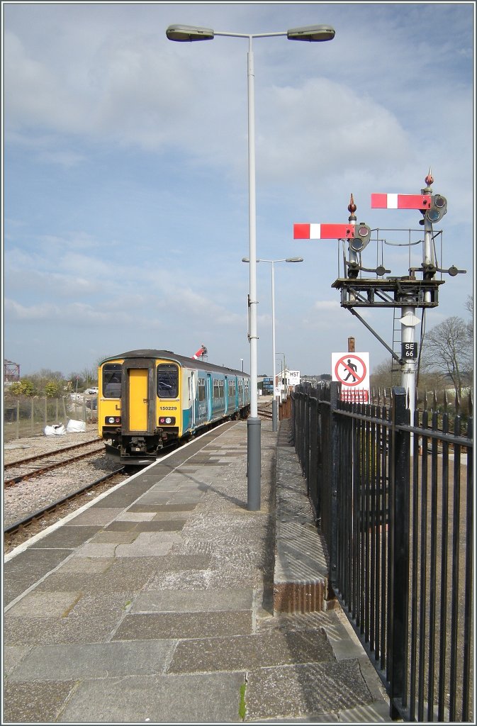 The 150 229 to St Ives is leaving St Erth Station. 
17.04.2008