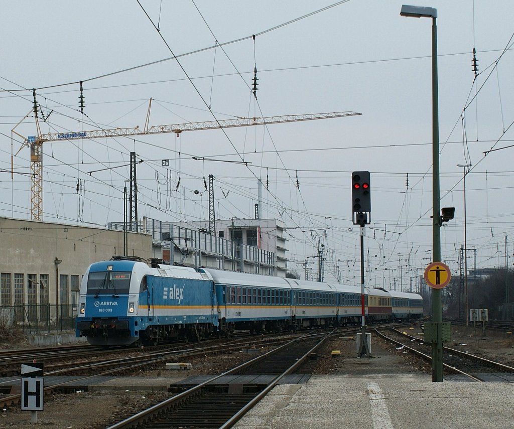 The 183 003 with his Alex is coming from Munich and is arriving in Regensburg.
14.03.2009