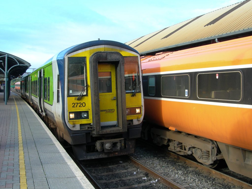 The 2720 commuter-service to Cork in Mallow. 
4.10.2006