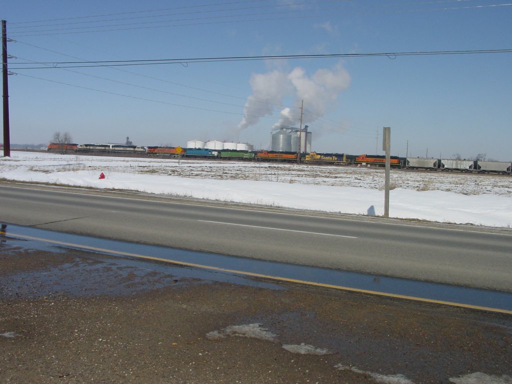 The 9 loks are rolling fast now, as they pass the new ethanol plant west of Burlington, Iowa. 3 Mar 2010