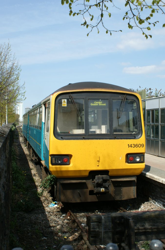 The Arriva 143 609 in the Cardiff Bay Station. 
21.04.2010