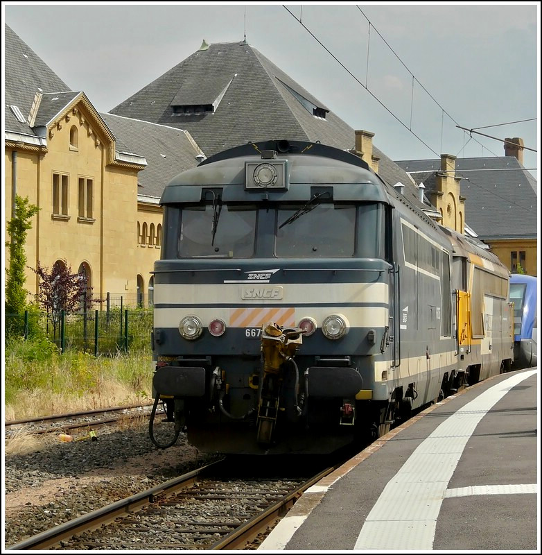 The BB 67275 photographed in Metz on June 22nd, 2008.