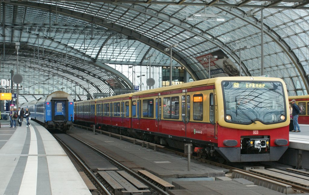 The Berlin s-Bahn in the Main Station. 
14.09.2010