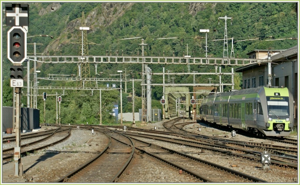 The BLS  Ltschberger  is arriving at Brig. 
27.08.2009