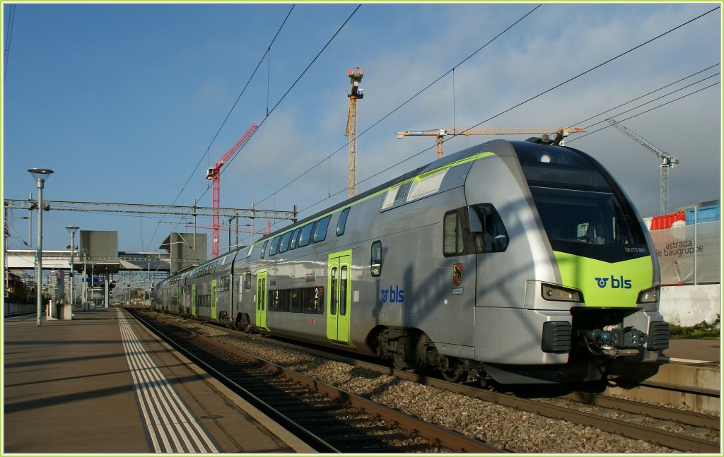 The BLS  Mutz  515 001 to Mnchenbuchsee by the stop in Bern Wankdorf. 
05.10.2012