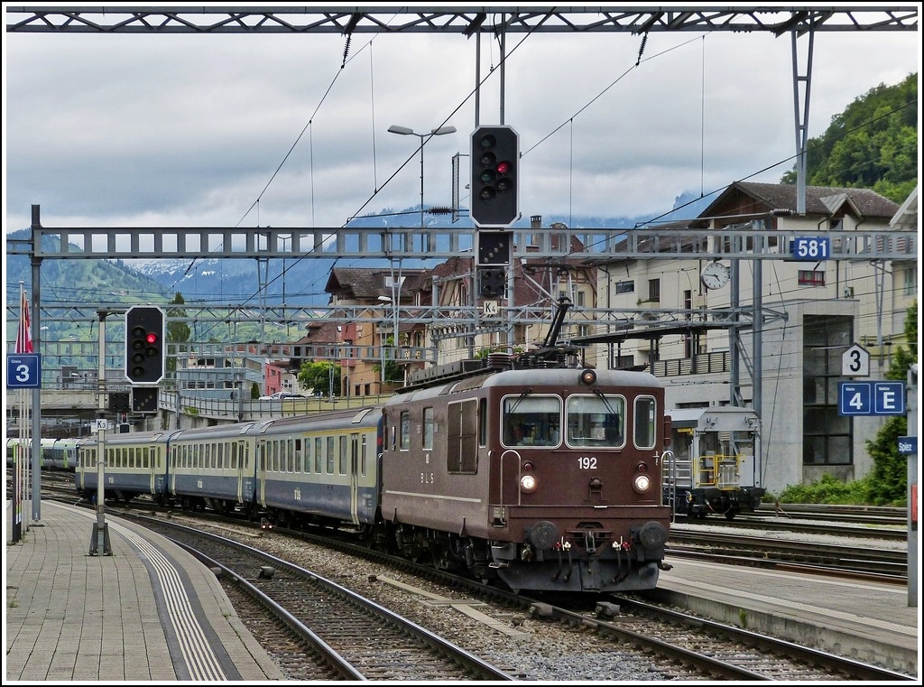 The BLS Re 4/4 192 is entering into the station of Spiez on May 22nd, 2012.