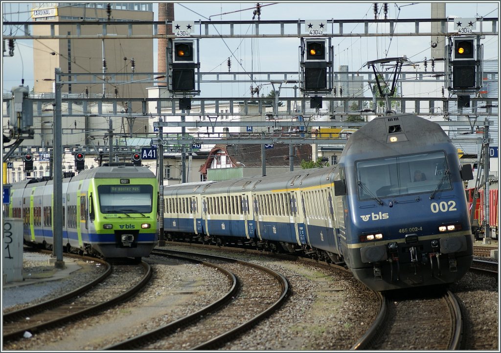 The BLS Re 465 002-4 in Fribourg. 
05.08.2009