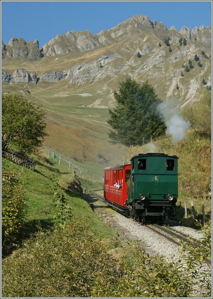 The BRB steamer n 6 is coming down and will be arriving in a few minutes at the Planalp Station.01.10.2011