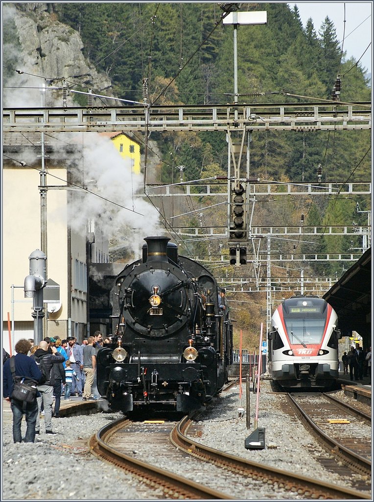 The C 5/6 2978 and a Tilo Flirt in Göschenen.
21.10.2017