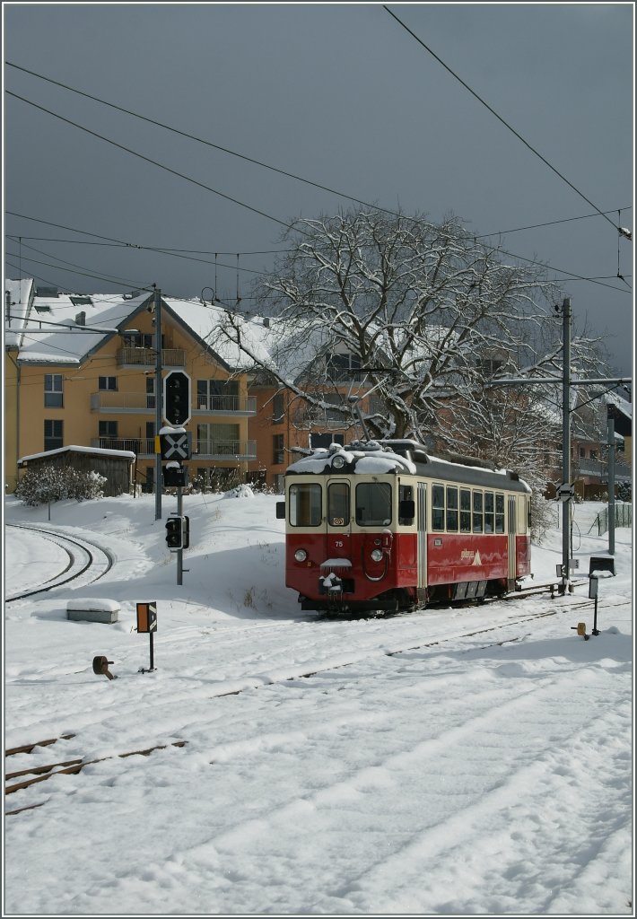 The CEV BDe 2/4 N 75 makes a Break in Blonay.
8. II. 13