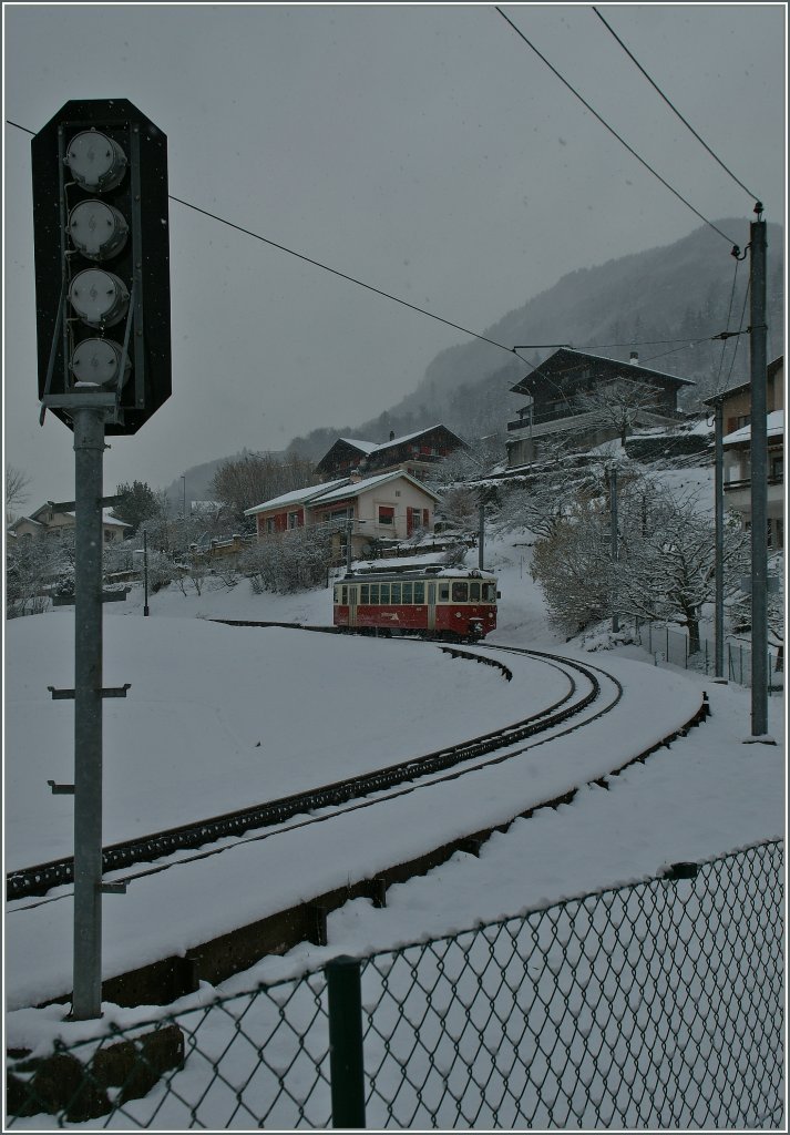 The CEV BDe 2/4 N 75 is approaching Blonay.
6. II. 13