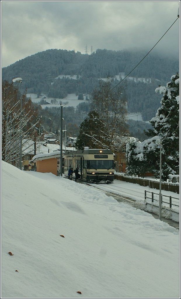 The CEV GTW to Vevey stops on the Station  Chteau de Blonay . 
02.12.2010