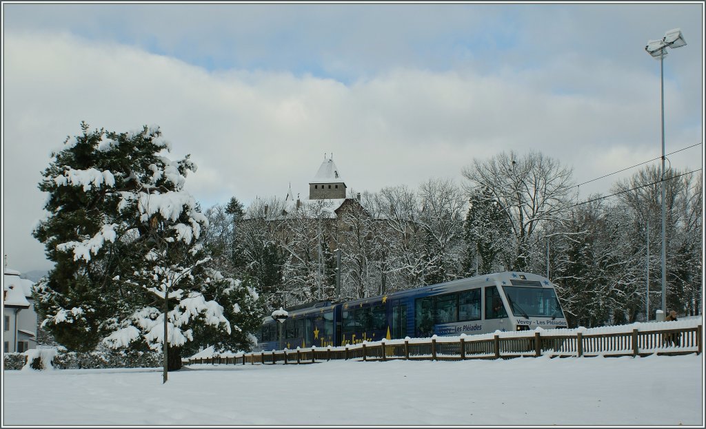 The CEV  Train des Etoiles  by the stop Chteau de Blonay. 
02.12.2010.