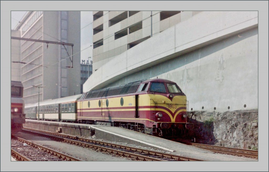 The CFL 1803 is waiting in Luxemburg's City for the departure. 
(Summer 1987/scanned analog negative)