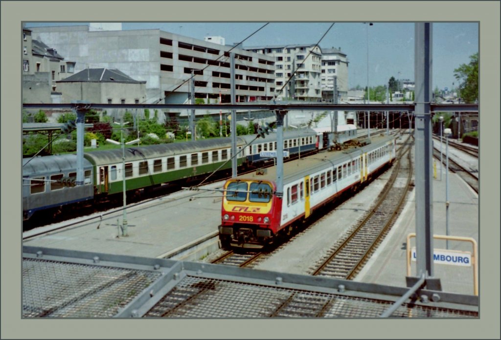 The CFL 2018 is arriving at Luxembourg City Station.
scanned negative/13.05.1987