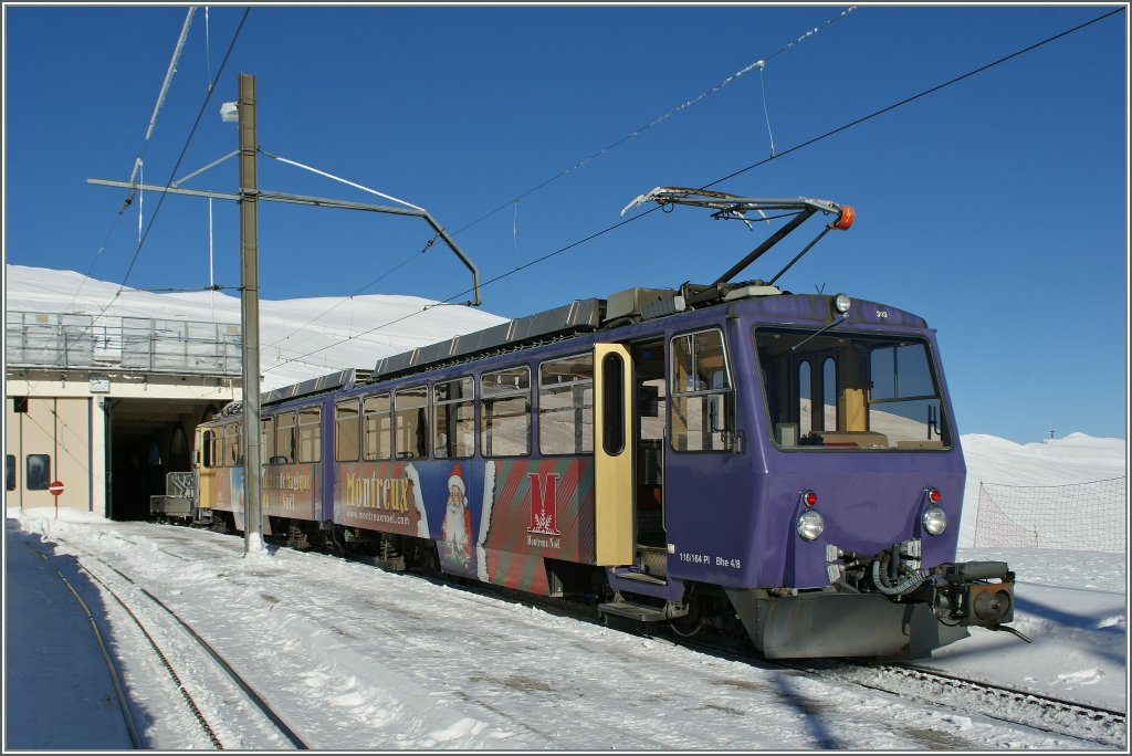 The Christmas-Market Beh 4/8 on the Rochers de Naye sumit Station.
12.01.2012