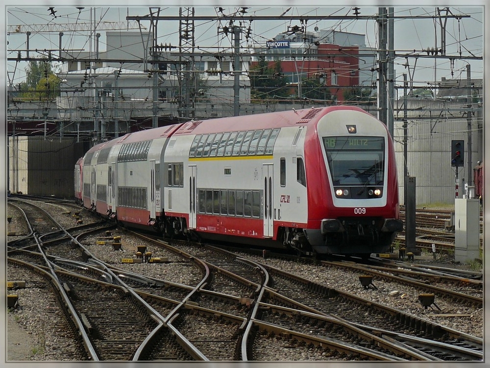 The control car 009 is heading the push-pull train in Luxembourg City on August 17th, 2008.